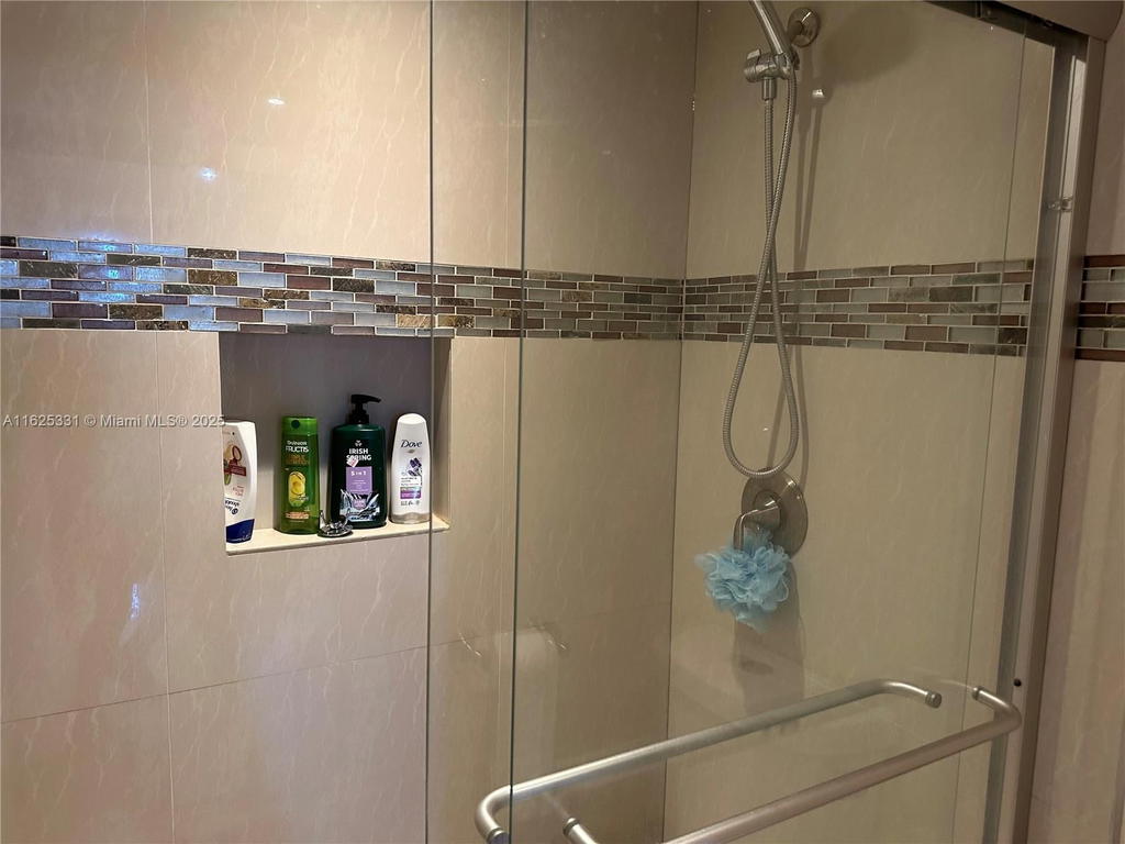 Real estate property located at 4400 Hillcrest Dr #916B, Broward, Hillcrest No 21 Condo, Hollywood, FL