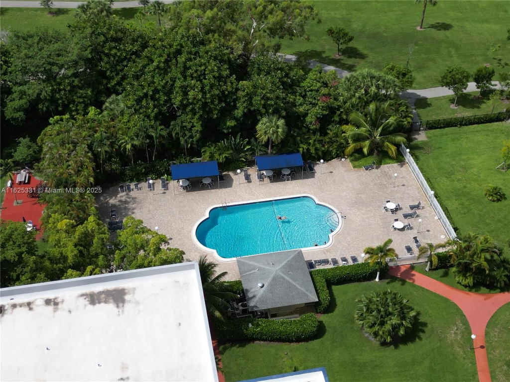 Real estate property located at 4400 Hillcrest Dr #916B, Broward, Hillcrest No 21 Condo, Hollywood, FL