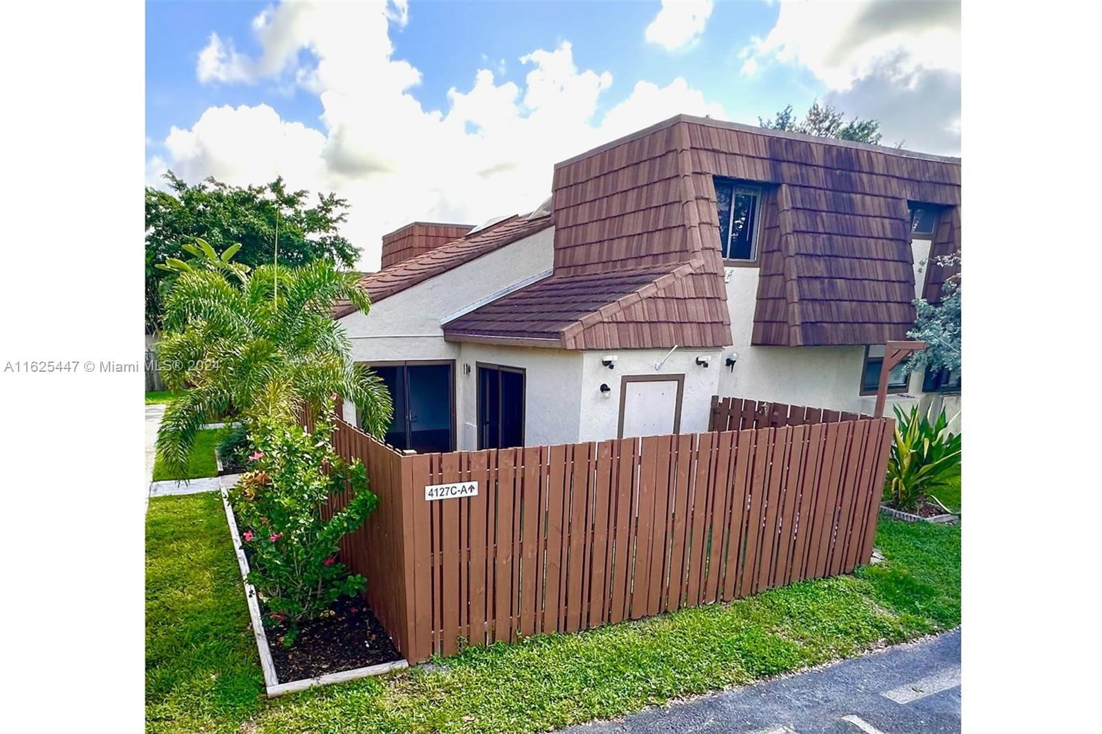 Real estate property located at 4127 Palm Bay Cir, Palm Beach, LAKE COLONY PH II, West Palm Beach, FL