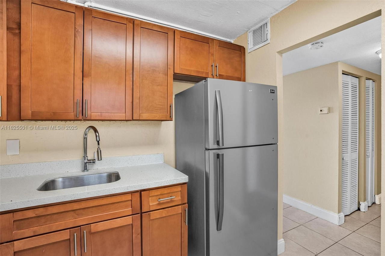 Real estate property located at 15600 7th Ave #306, Miami-dade, Parkway Towers Bldg 1 Con, Miami, FL