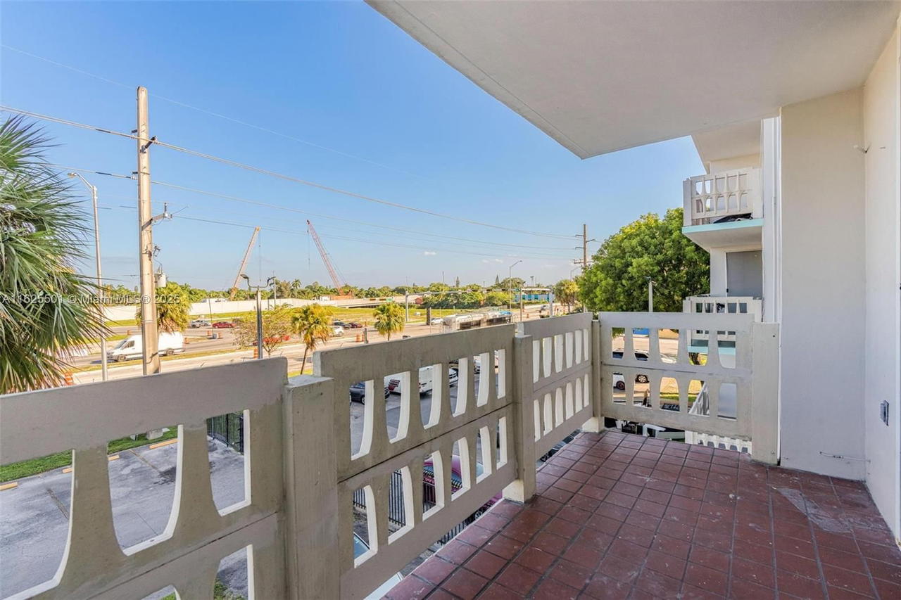 Real estate property located at 15600 7th Ave #306, Miami-dade, Parkway Towers Bldg 1 Con, Miami, FL