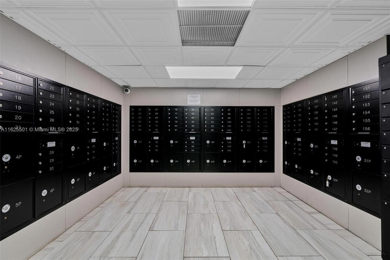 Real estate property located at 15600 7th Ave #306, Miami-dade, Parkway Towers Bldg 1 Con, Miami, FL