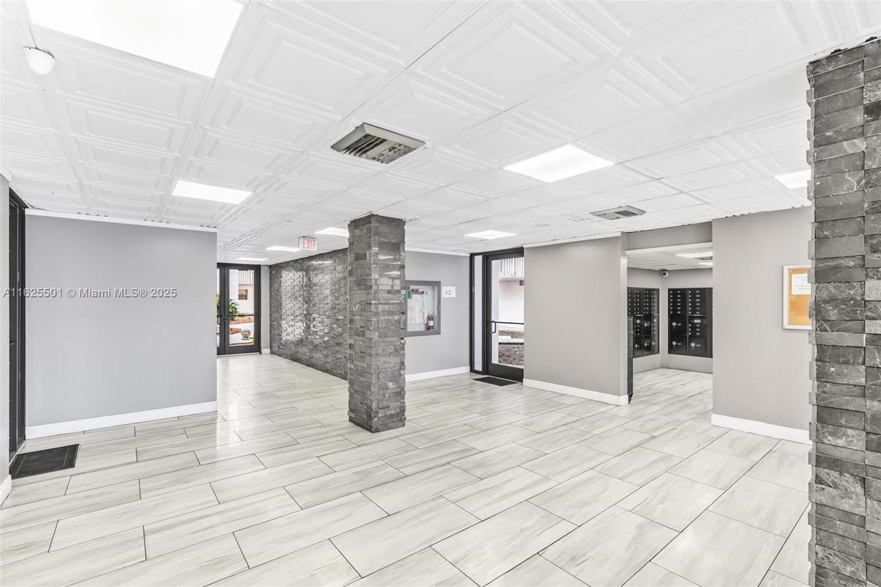 Real estate property located at 15600 7th Ave #306, Miami-dade, Parkway Towers Bldg 1 Con, Miami, FL