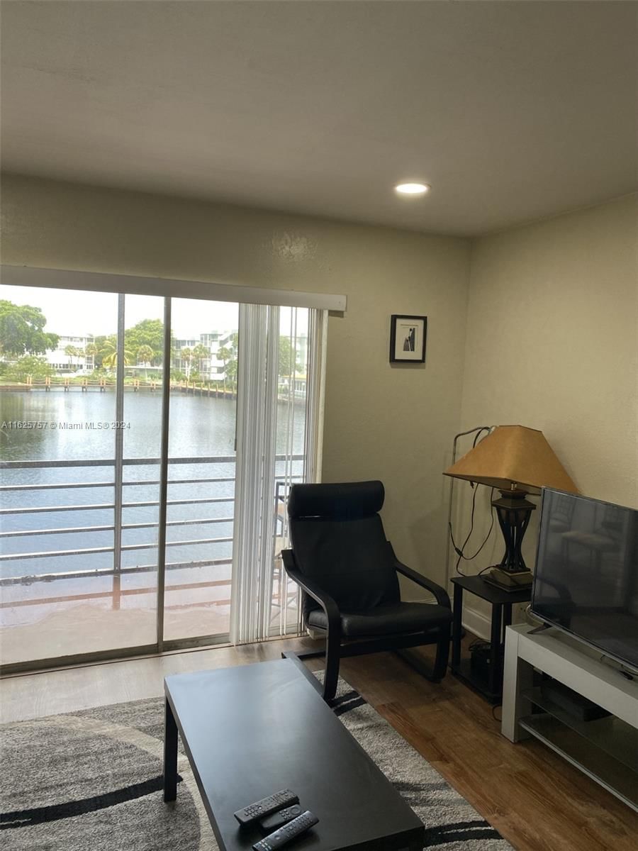 Real estate property located at 2775 Taft St #203, Broward County, VENICE ISLES CONDO, Hollywood, FL