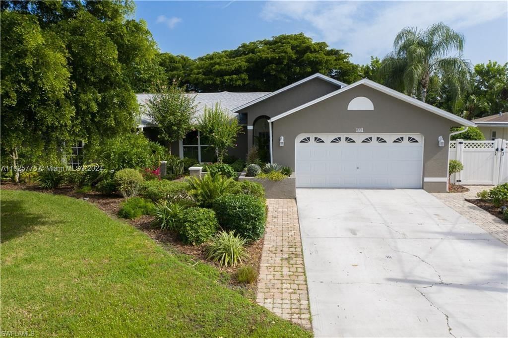 Real estate property located at 1441 SE 19th Terrace, Lee, CAPE CORAL, Cape Coral, FL