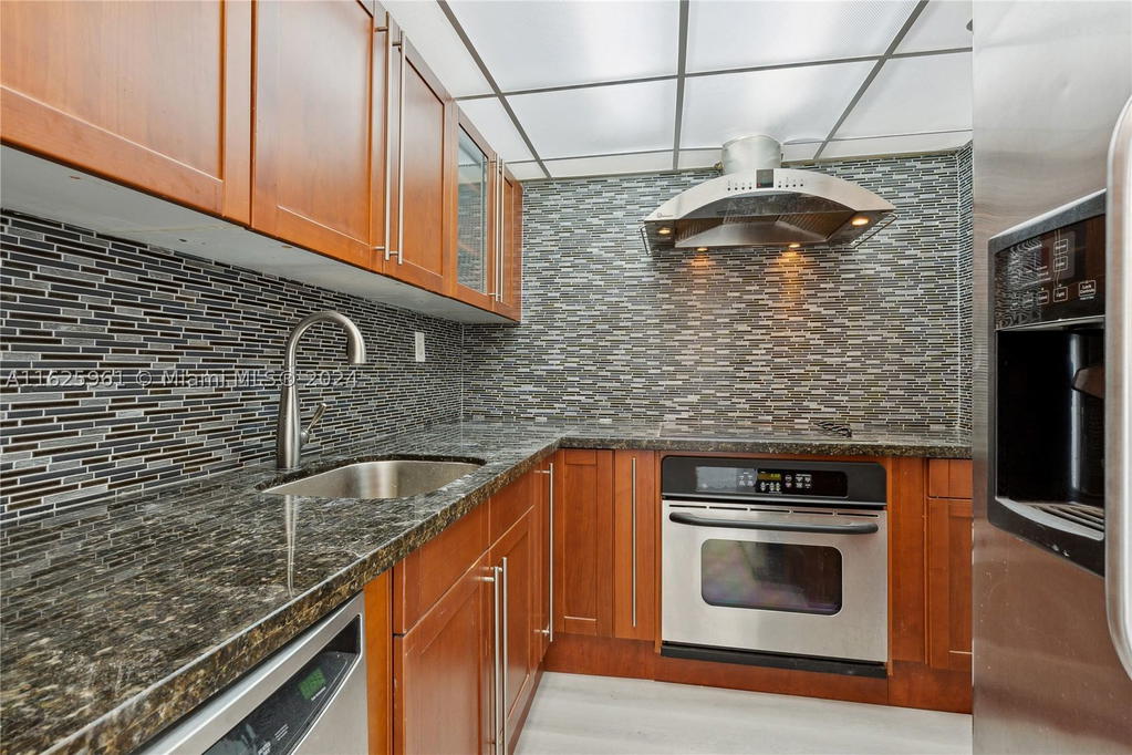 Real estate property located at 1200 West Ave #515, Miami-dade, Mirador 1200 Condo, Miami Beach, FL