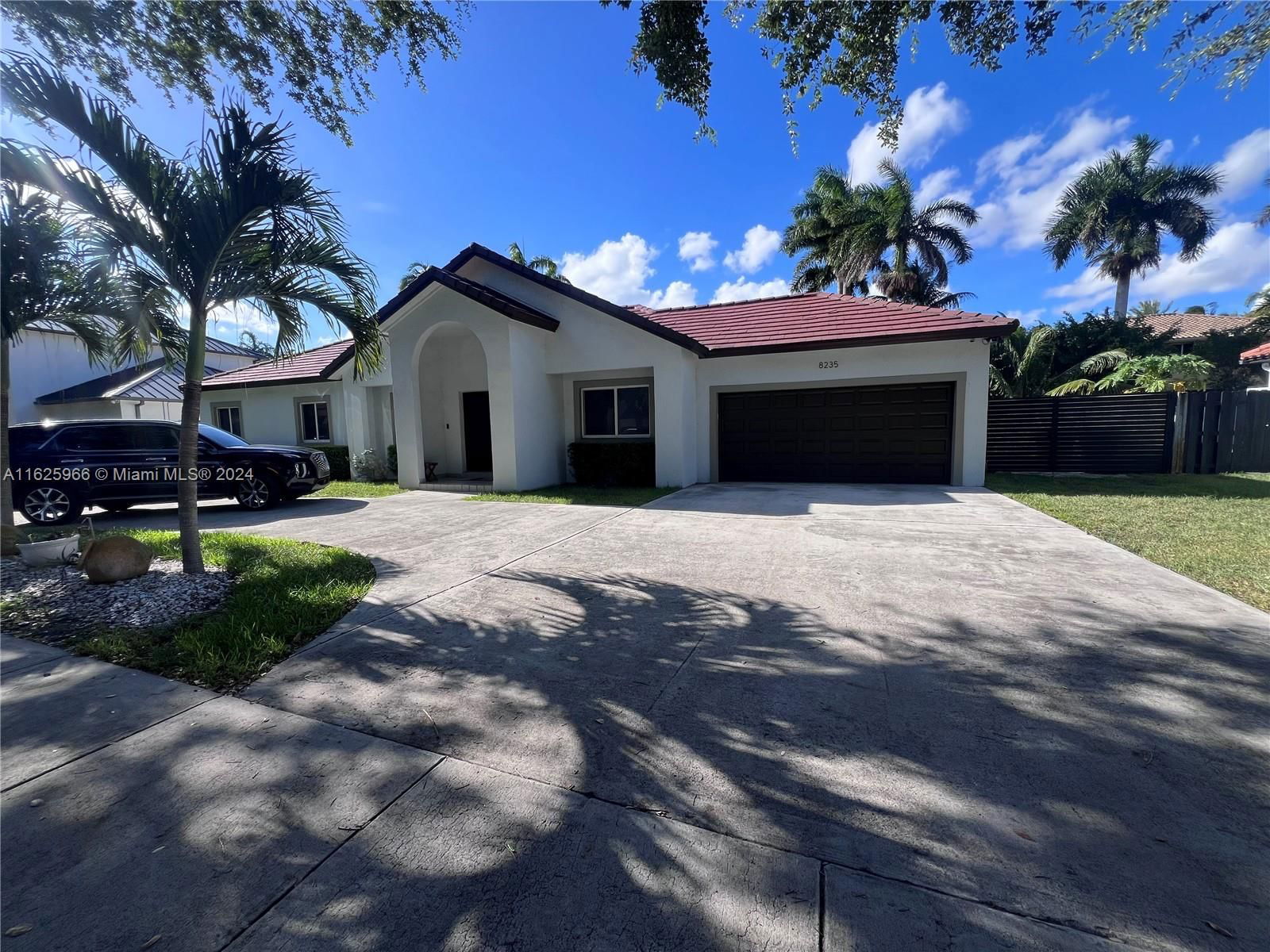 Real estate property located at 8235 156th Ter, Miami-Dade County, ROYAL PALM NORTH 1ST ADDN, Miami Lakes, FL