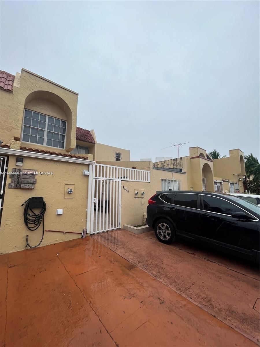 Real estate property located at 3820 11th Ave #33, Miami-Dade, MANGO HILL CONDO #9, Hialeah, FL