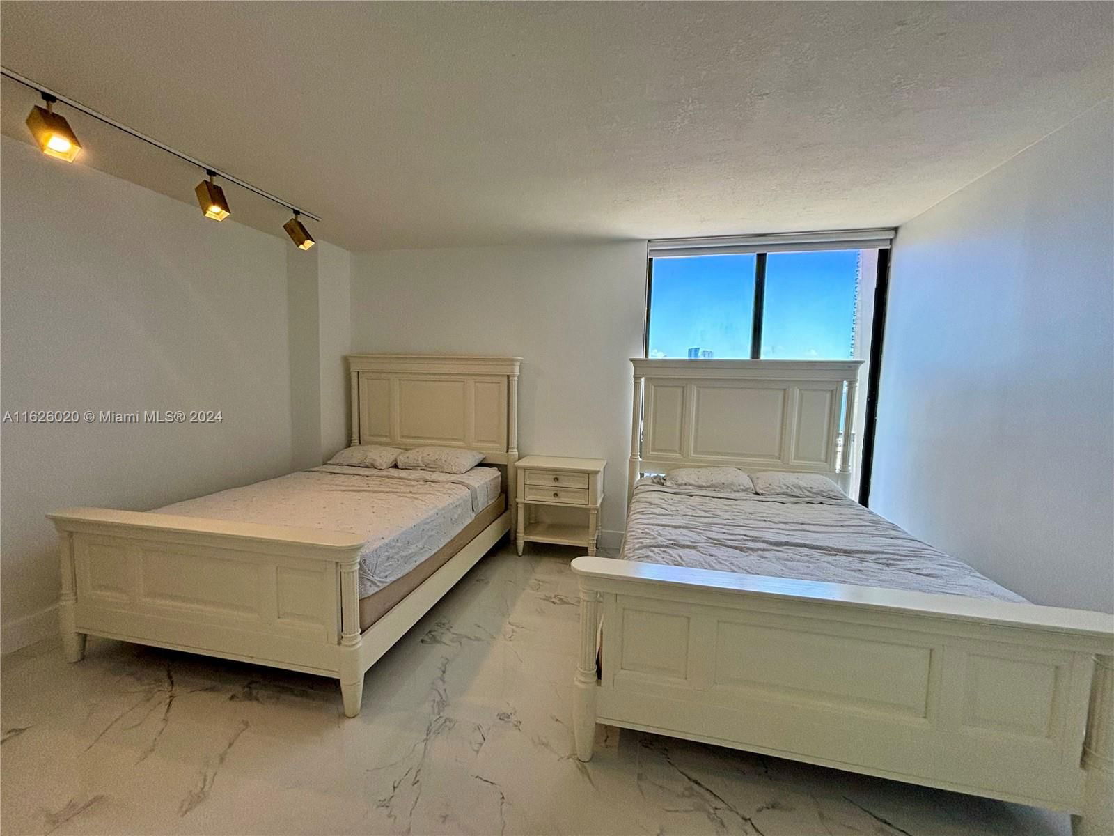 Real estate property located at 19355 Turnberry Way #10H, Miami-dade, Turnberry Towers Condo, Aventura, FL