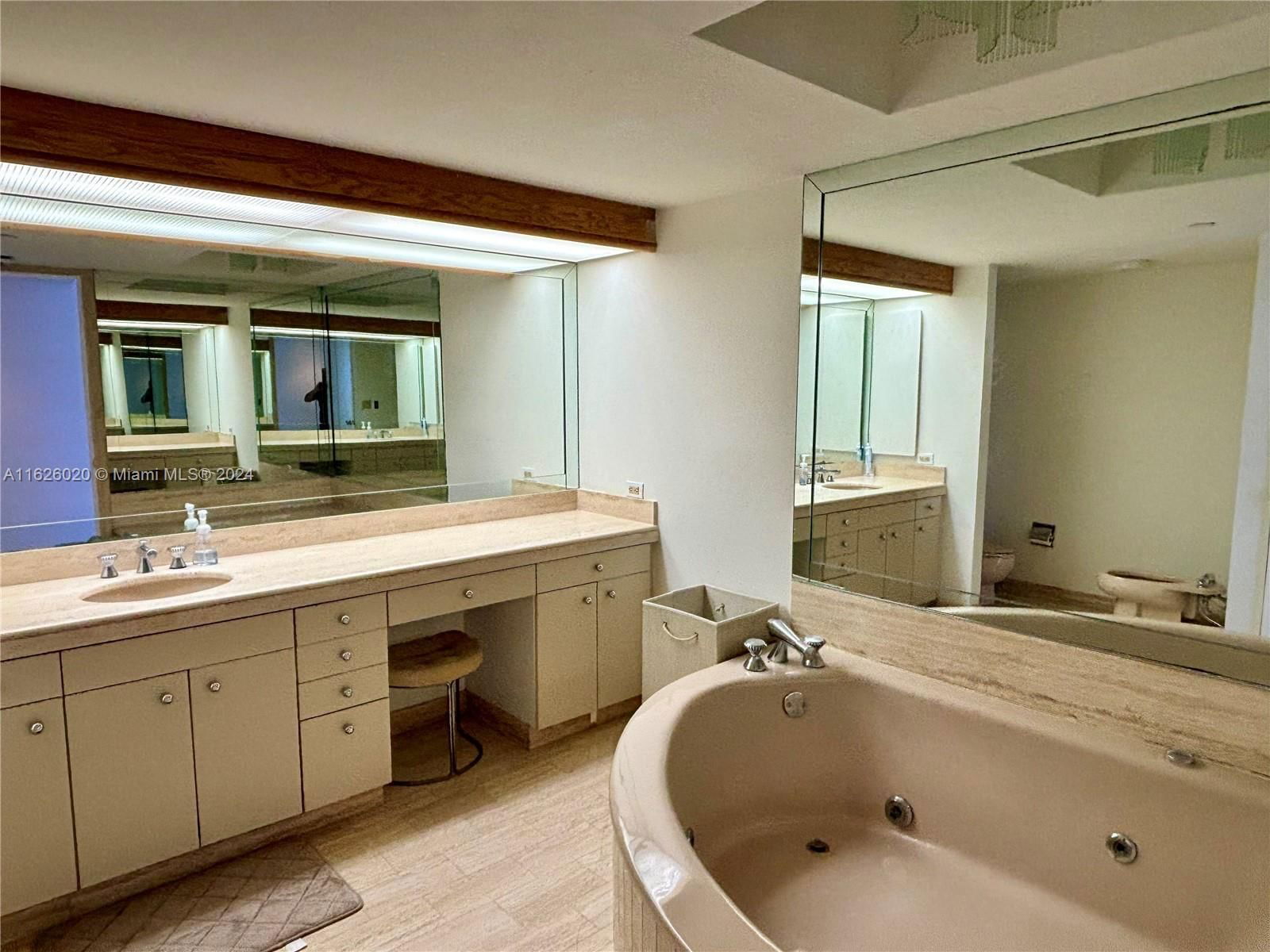 Real estate property located at 19355 Turnberry Way #10H, Miami-dade, Turnberry Towers Condo, Aventura, FL