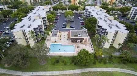 Real estate property located at 7075 186th St C105, Miami-Dade County, LAS BRISAS@ COUNTRY CLUB, Hialeah, FL