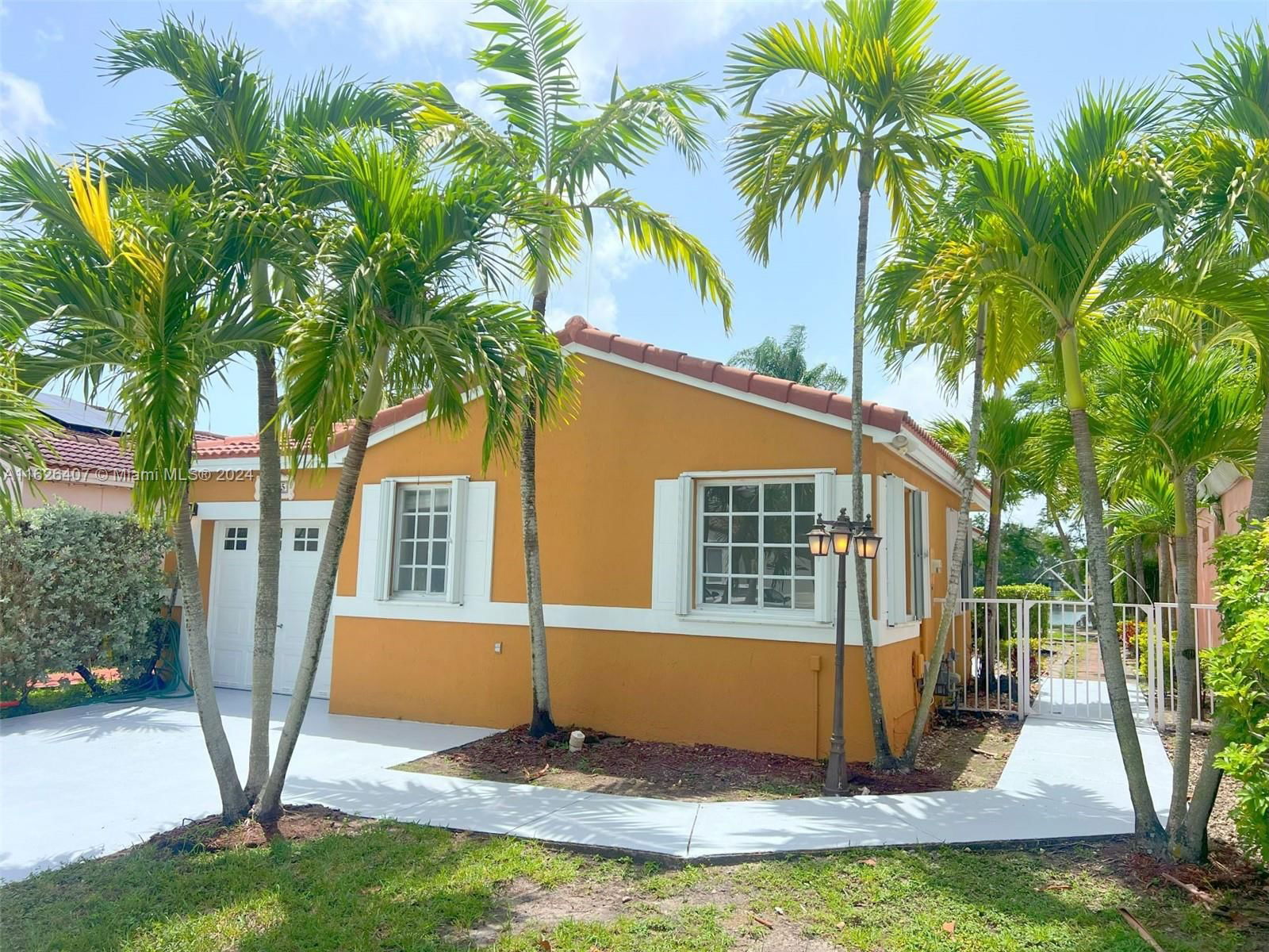 Real estate property located at 17055 142nd Pl, Miami-Dade County, WEITZER SERENA LAKES WEST, Miami, FL