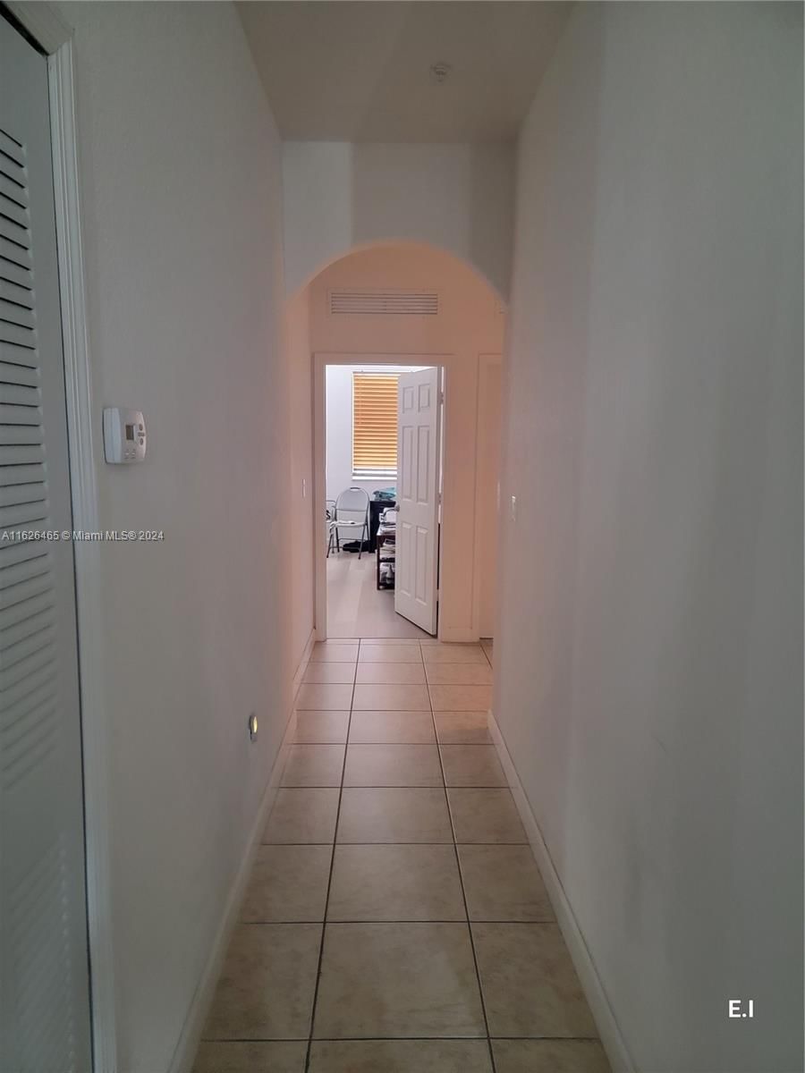 Real estate property located at 10022 7th St #200, Miami-Dade County, FONTAINBLEAU LAKES COURTY, Miami, FL