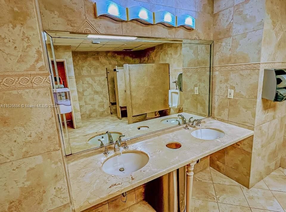 Real estate property located at 2030 Ocean Dr #1606, Broward, Parker Plaza Condo Estate, Hallandale Beach, FL
