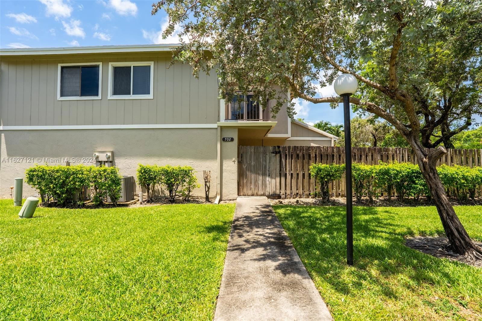 Real estate property located at 702 Commodore Dr #0, Broward County, LAGO WEST SUBDIVISION, Plantation, FL