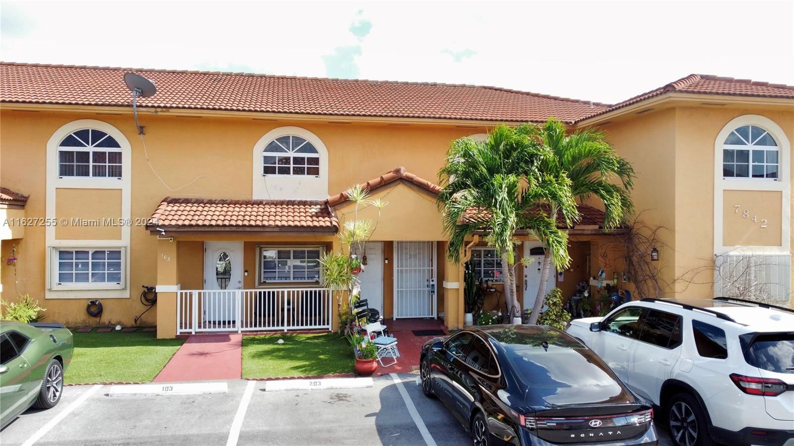 Real estate property located at 7842 34th Ln #28-201, Miami-Dade, EL PRADO XV CONDO, Hialeah, FL