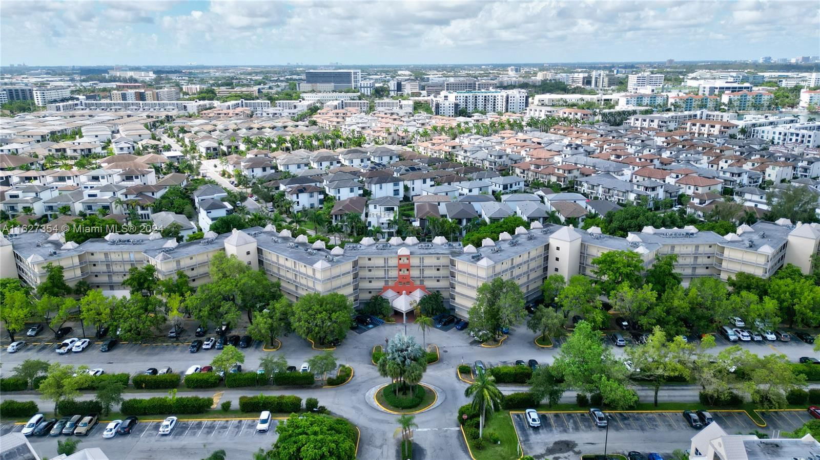 Real estate property located at 8290 Lake Dr #550, Miami-Dade, LAS VISTAS AT DORAL CONDO, Doral, FL