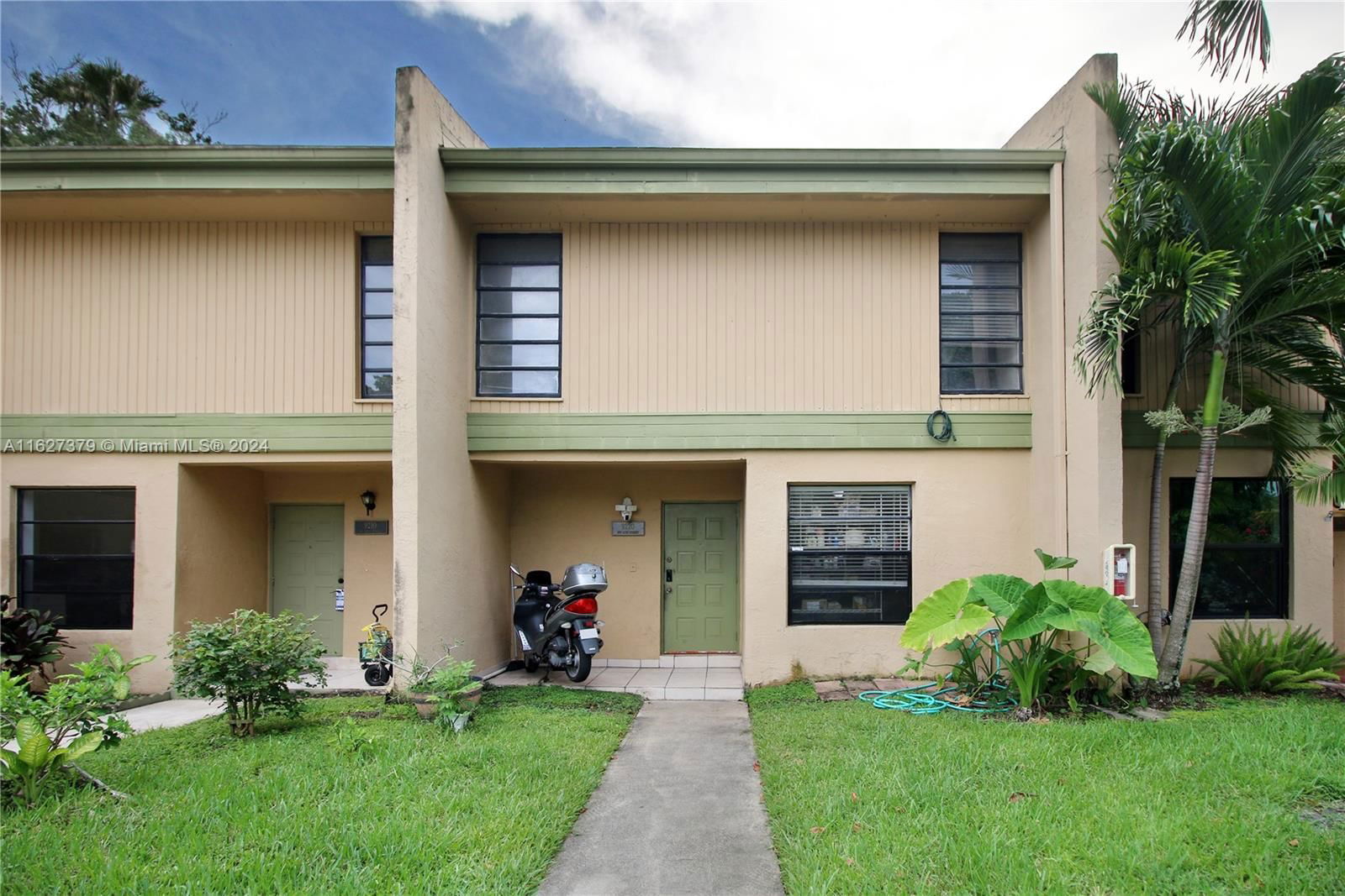 Real estate property located at 9220 14th St #272, Broward County, WESTVIEW CONDOMINIUM NO F, Pembroke Pines, FL