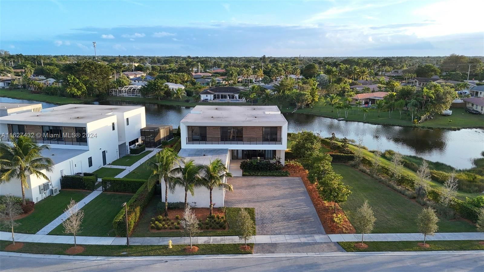 Real estate property located at 16772 Botaniko Dr S, Broward County, BOTANIKO WESTON ESTATES, Weston, FL