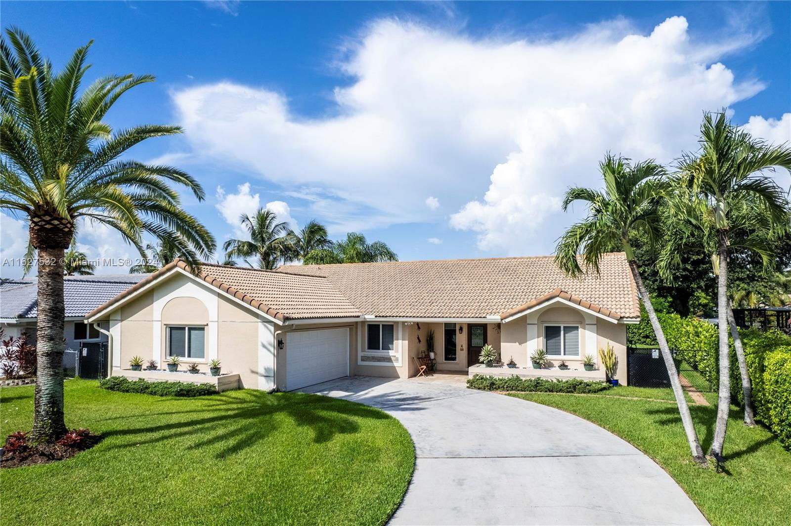 Real estate property located at 6855 Longbow Bnd, Broward County, CROSSBOW, Davie, FL