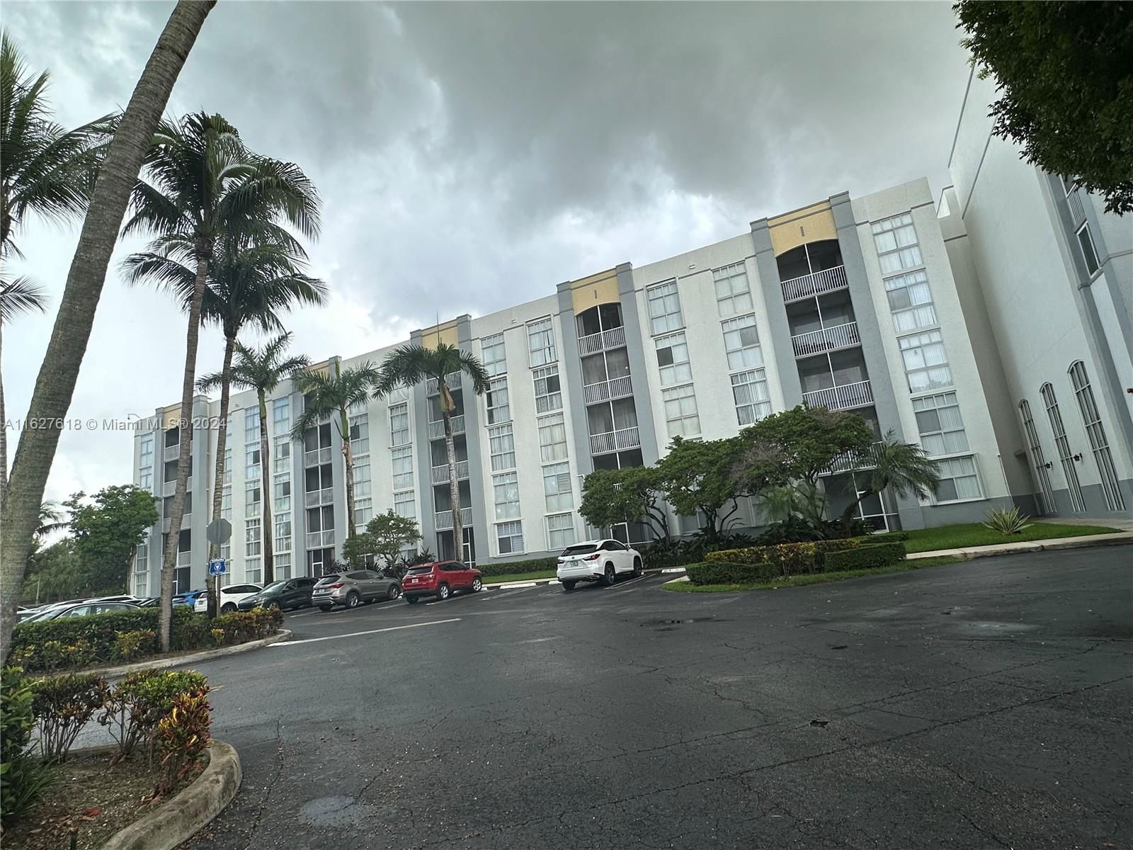 Real estate property located at 9725 NW 52nd St. #312, Miami-Dade County, DORAL HOUSE CONDO NO 3, Doral, FL