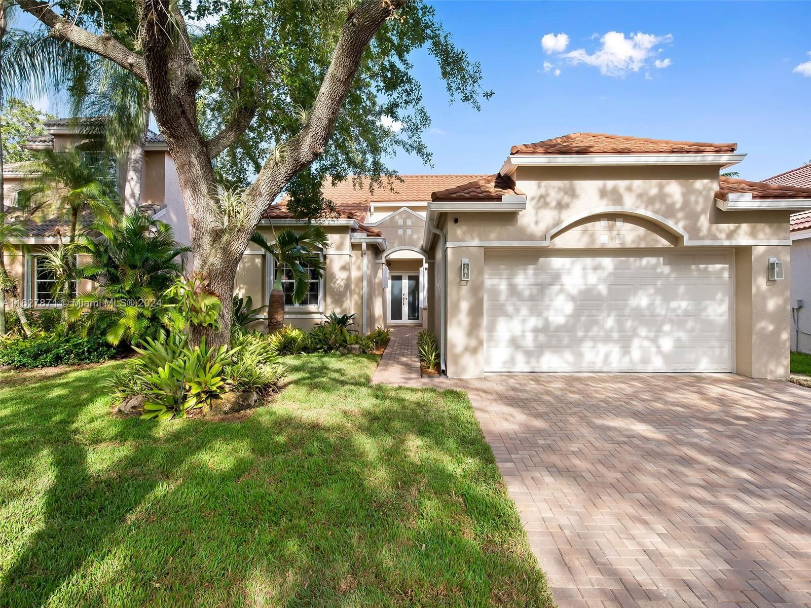 Real estate property located at 1319 Bayview Cir, Broward County, SECTOR 6, Weston, FL