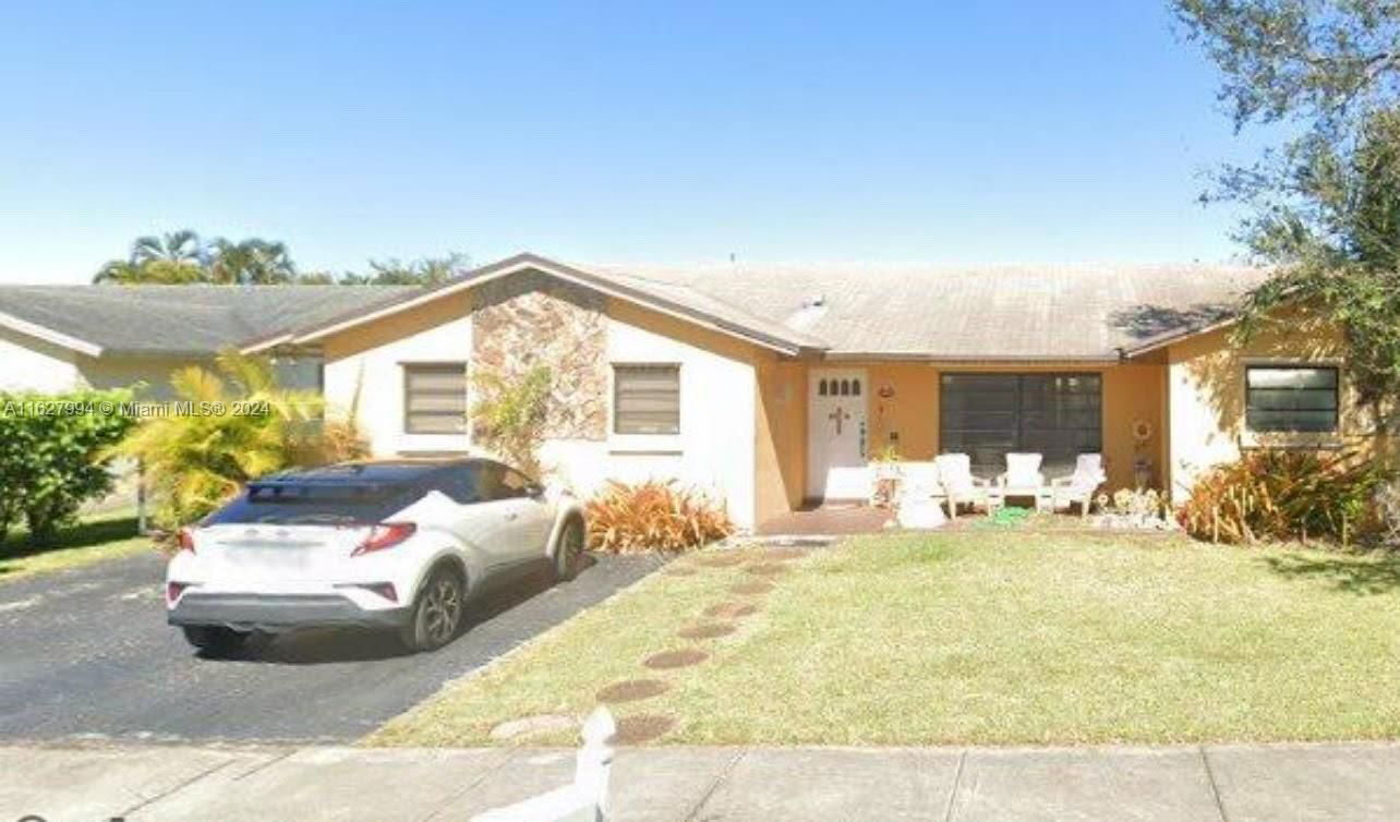 Real estate property located at 13935 106th Ter, Miami-Dade County, CARAVEL COUNTRY, Miami, FL