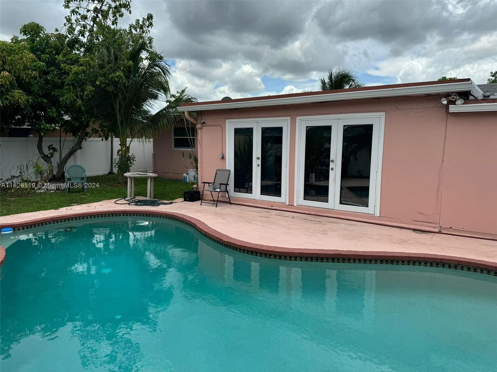 Real estate property located at 4000 38th Ave, Broward, ORIOLE ESTATES SEC 2, Lauderdale Lakes, FL