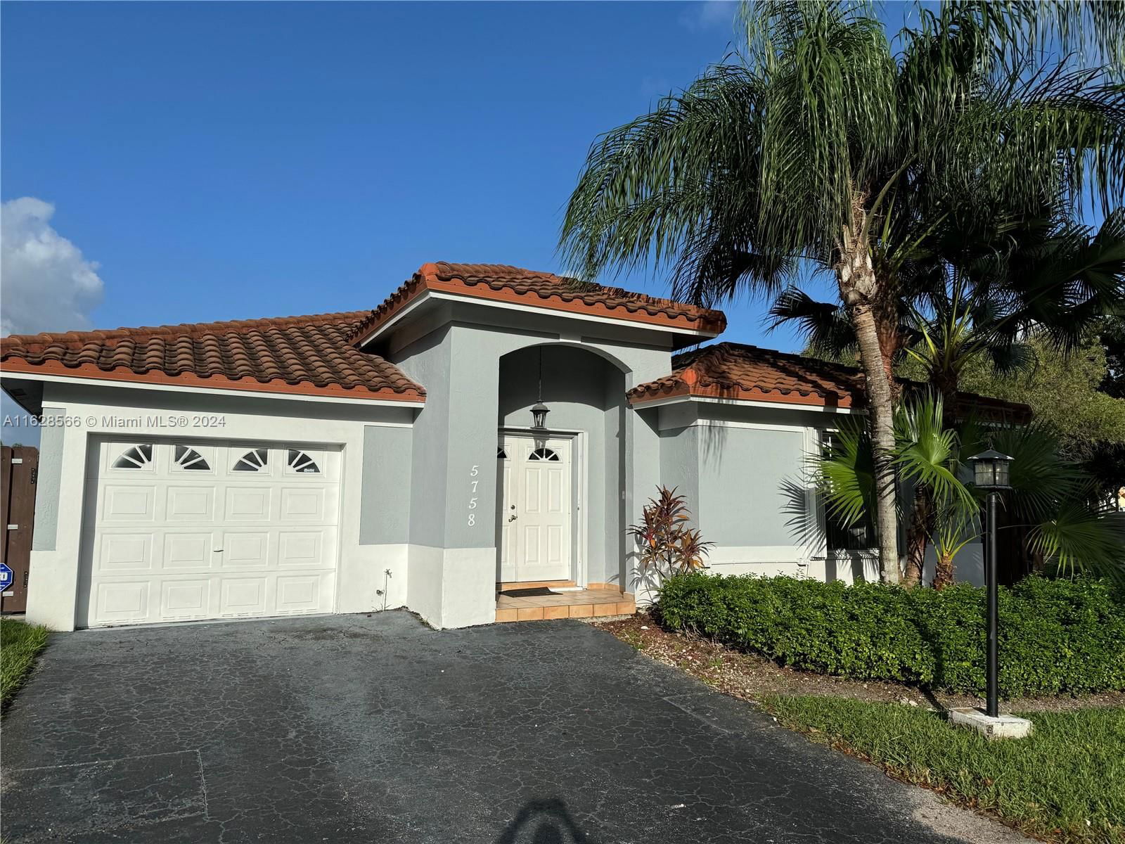 Real estate property located at 5758 97th Pl, Miami-Dade, PATIO HOMES OF DORAL PINE, Doral, FL