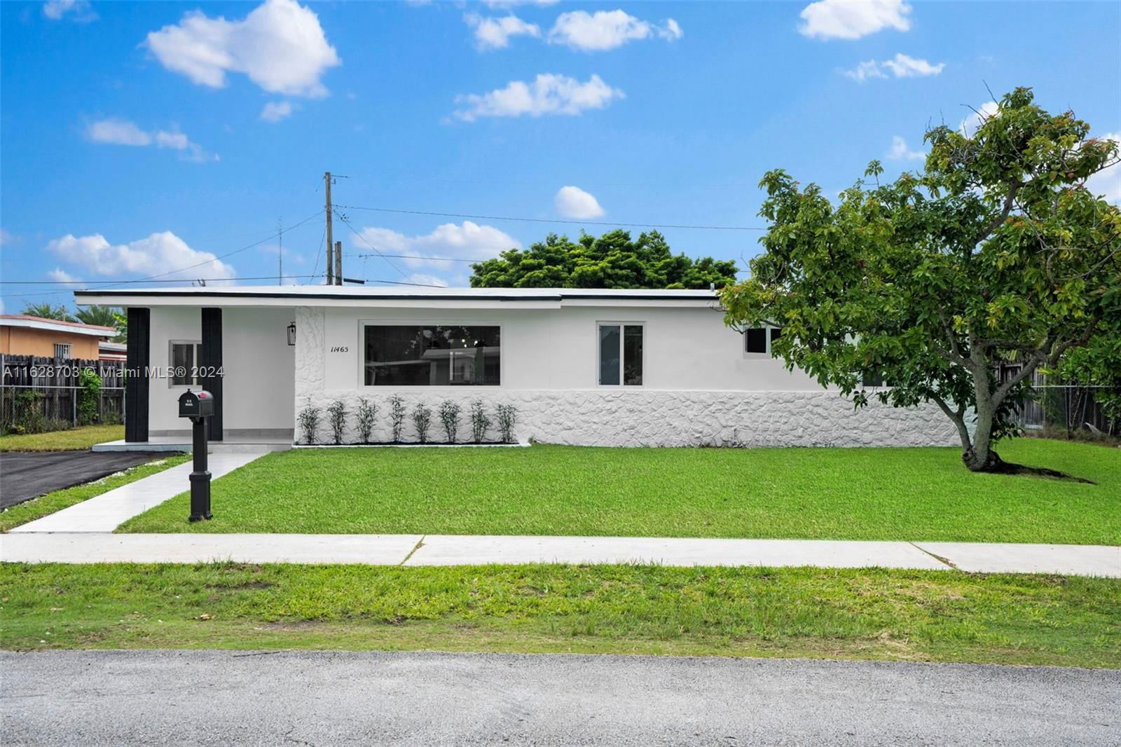 Real estate property located at 11465 50th Ter, Miami-Dade County, WESTWOOD LAKE 4TH ADDN, Miami, FL