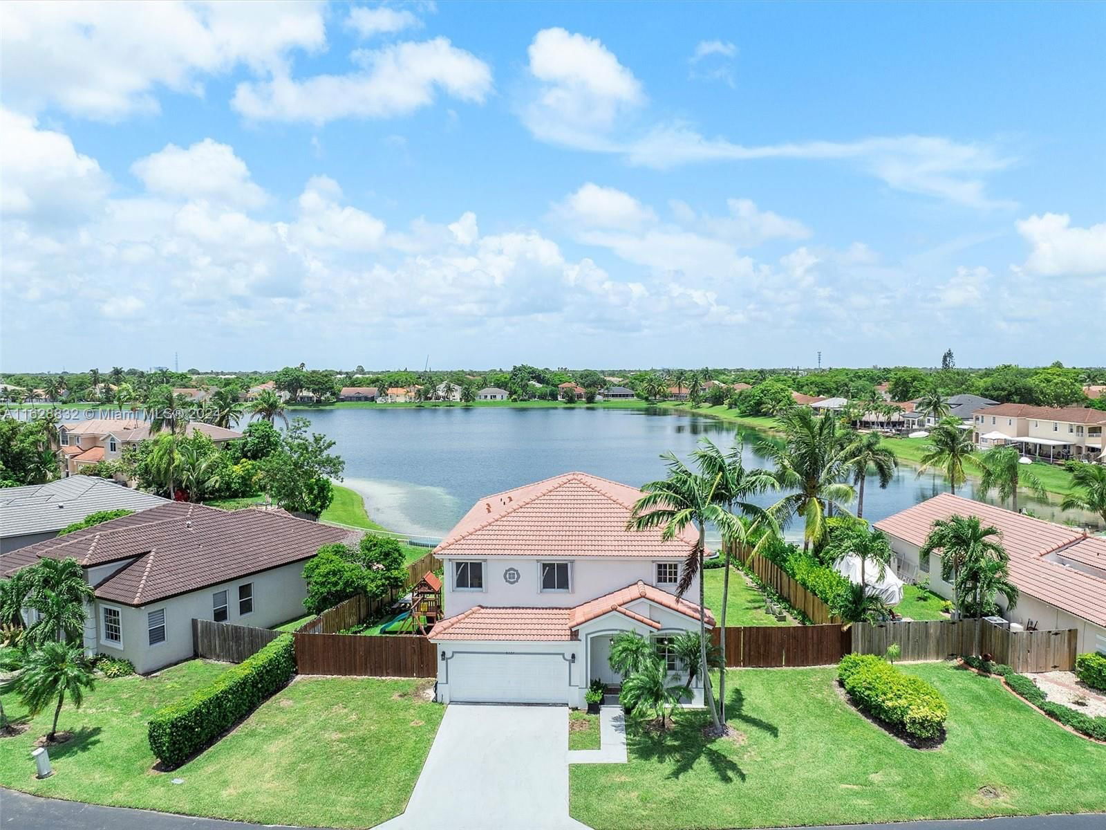 Real estate property located at 9227 215th Ter, Miami-Dade County, LAKES BY THE BAY SEC 8, Cutler Bay, FL