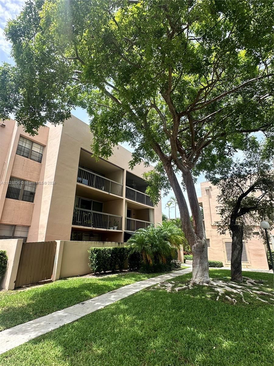 Real estate property located at 10975 107th St #204, Miami-Dade County, THE GARDENS OF KENDALL CO, Miami, FL