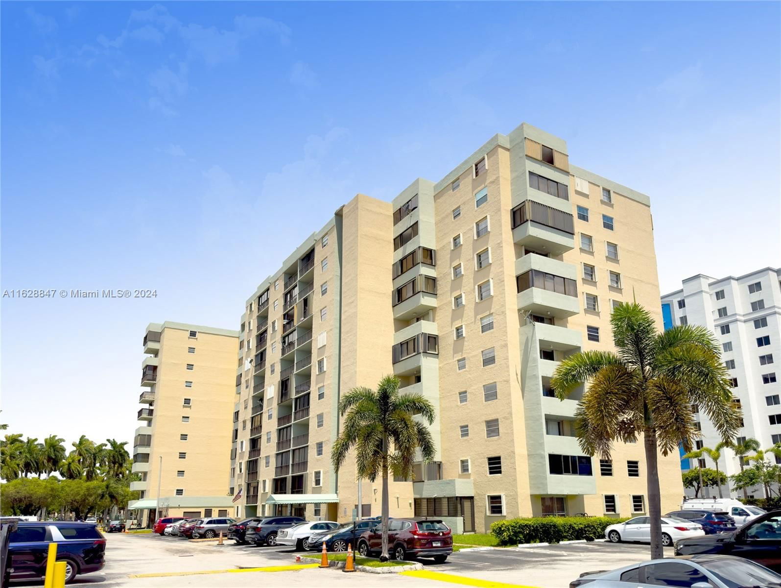 Real estate property located at 5055 7th St #207, Miami-Dade County, HALF MOON TOWERS CONDO, Miami, FL