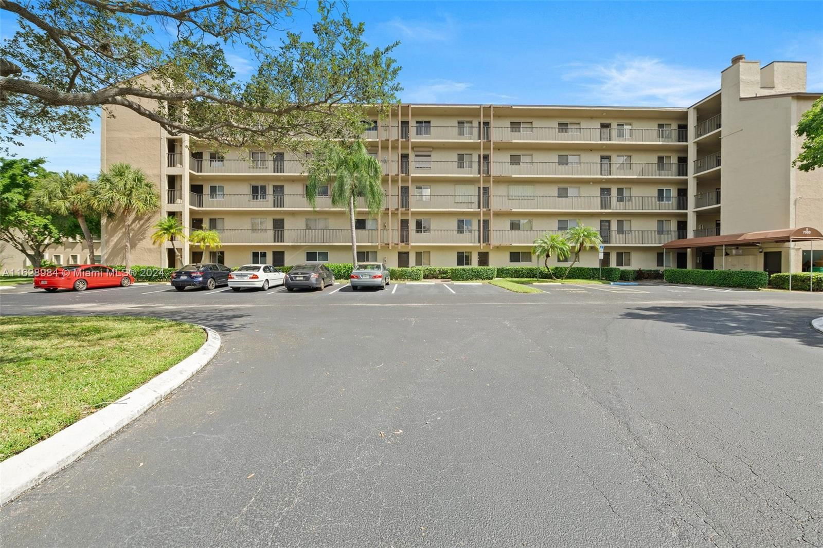 Real estate property located at 7980 50th St #301, Broward County, CASCADES OF LAUDERHILL, Lauderhill, FL