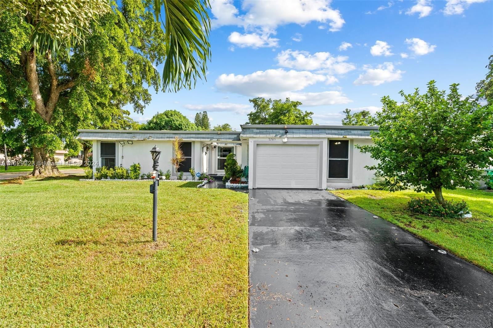 Real estate property located at 7205 67th St, Broward County, MAINLANDS OF TAMARAC LAKE, Tamarac, FL