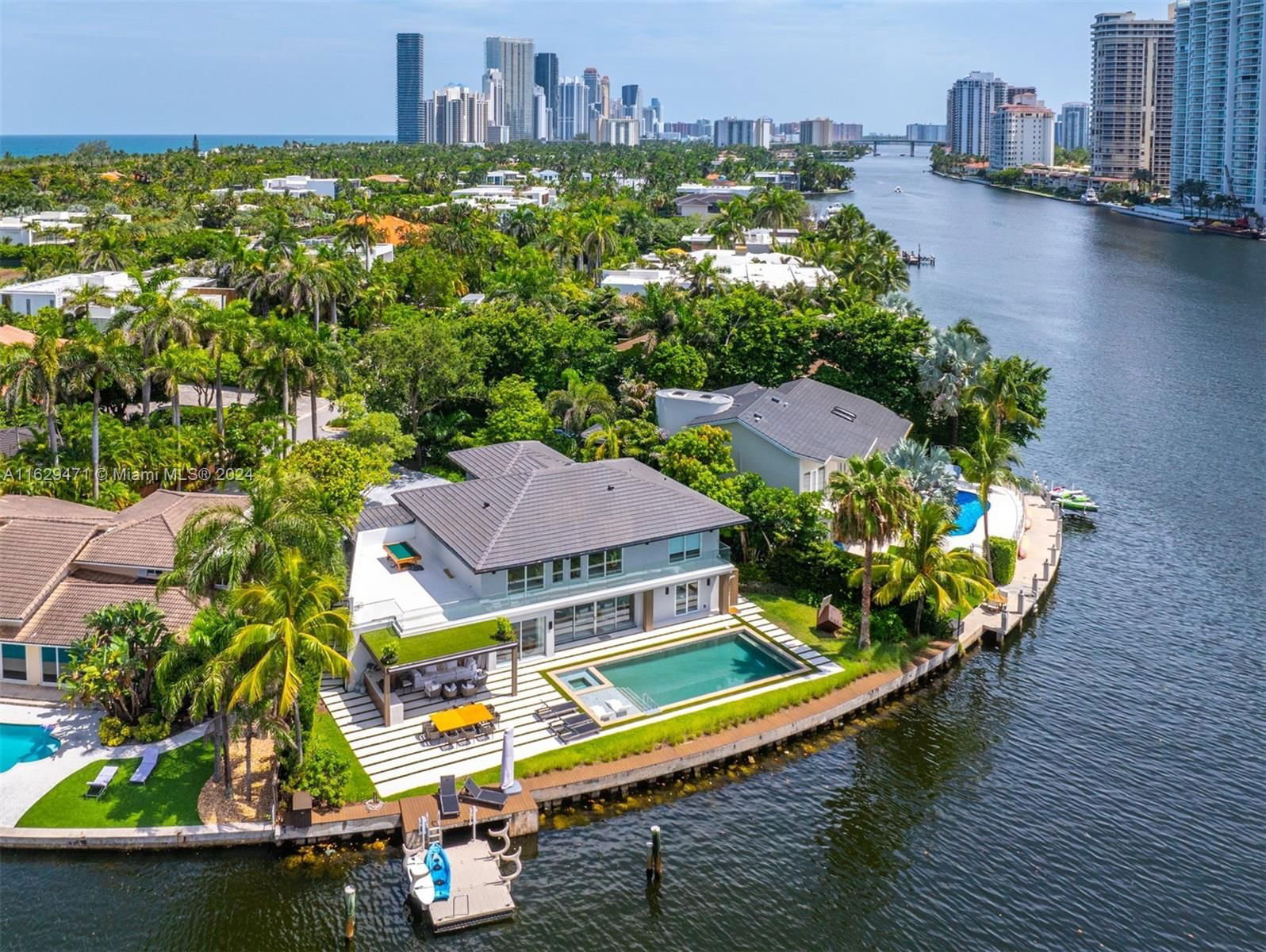 Real estate property located at 447 Center Island Dr, Miami-Dade County, GOLDEN BEACH SEC E, Golden Beach, FL