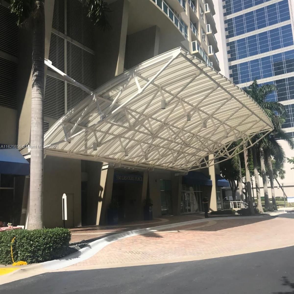 Real estate property located at 350 2nd St #2970, Broward County, 350 LAS OLAS PLACE CONDO, Fort Lauderdale, FL