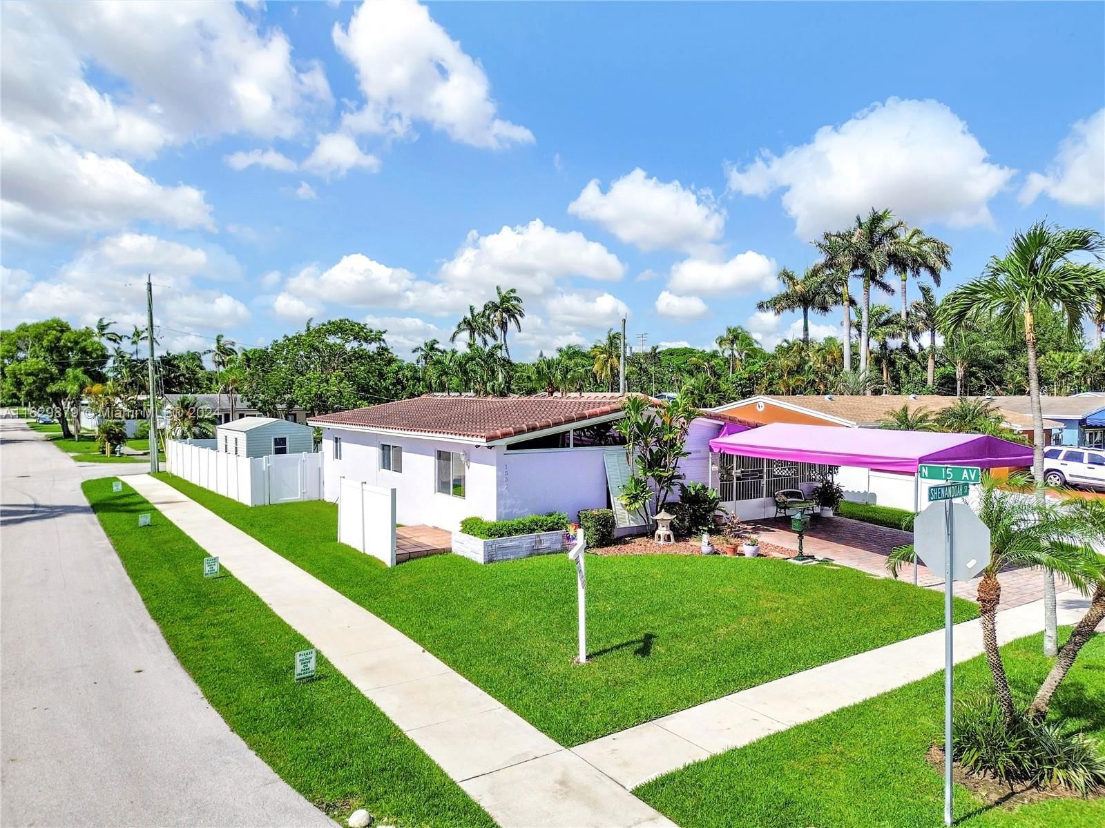 Real estate property located at 1502 Shenandoah St, Broward County, HOLLYWOOD HOMESITES SECON, Hollywood, FL