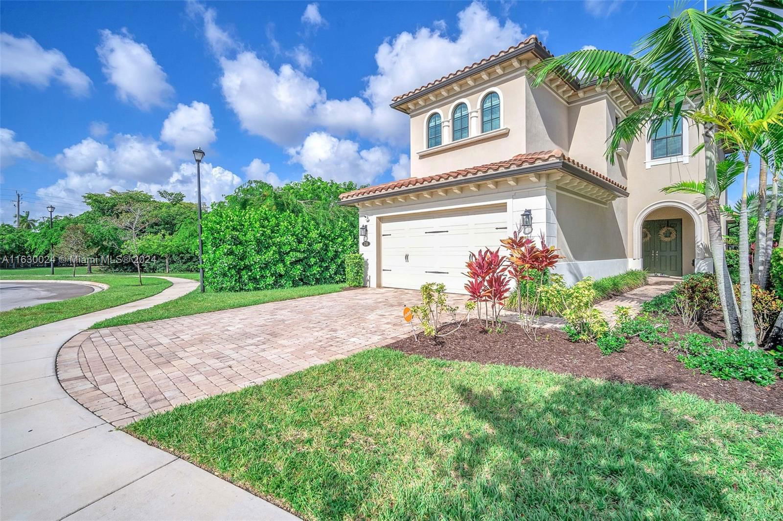 Real estate property located at 235 113th Ln, Broward, PEMBROKE LAKES SOUTH, Pembroke Pines, FL