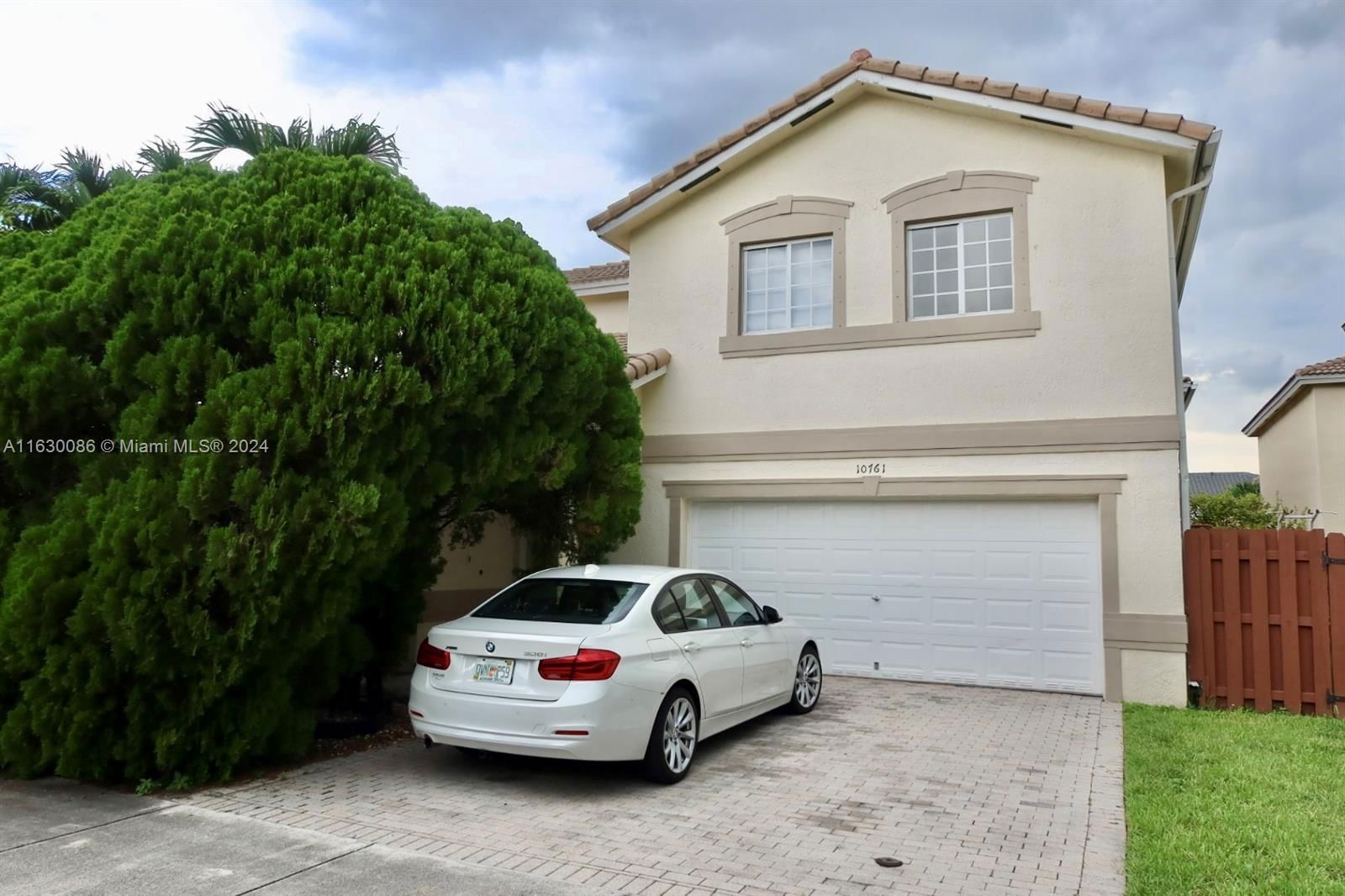 Real estate property located at 10761 52nd St, Miami-Dade, Doral Gardens, Doral, FL