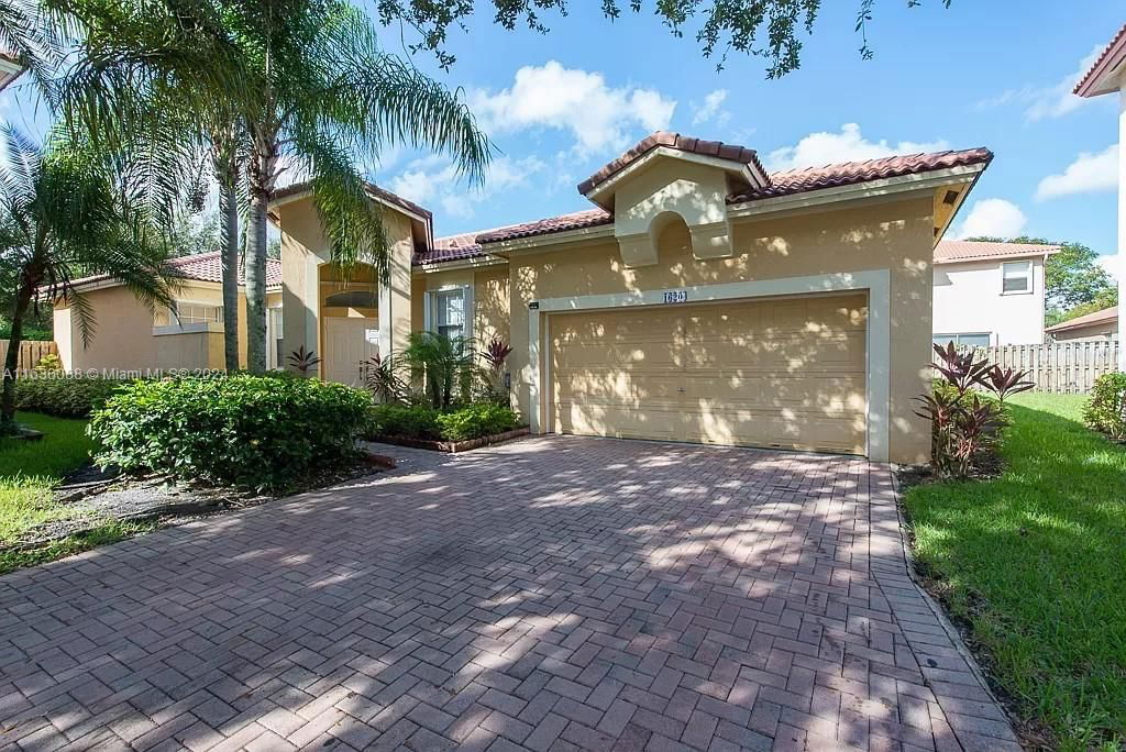 Real estate property located at 16204 Opal Creek Dr, Broward County, EMERALD COURTS - OPAL CRE, Weston, FL