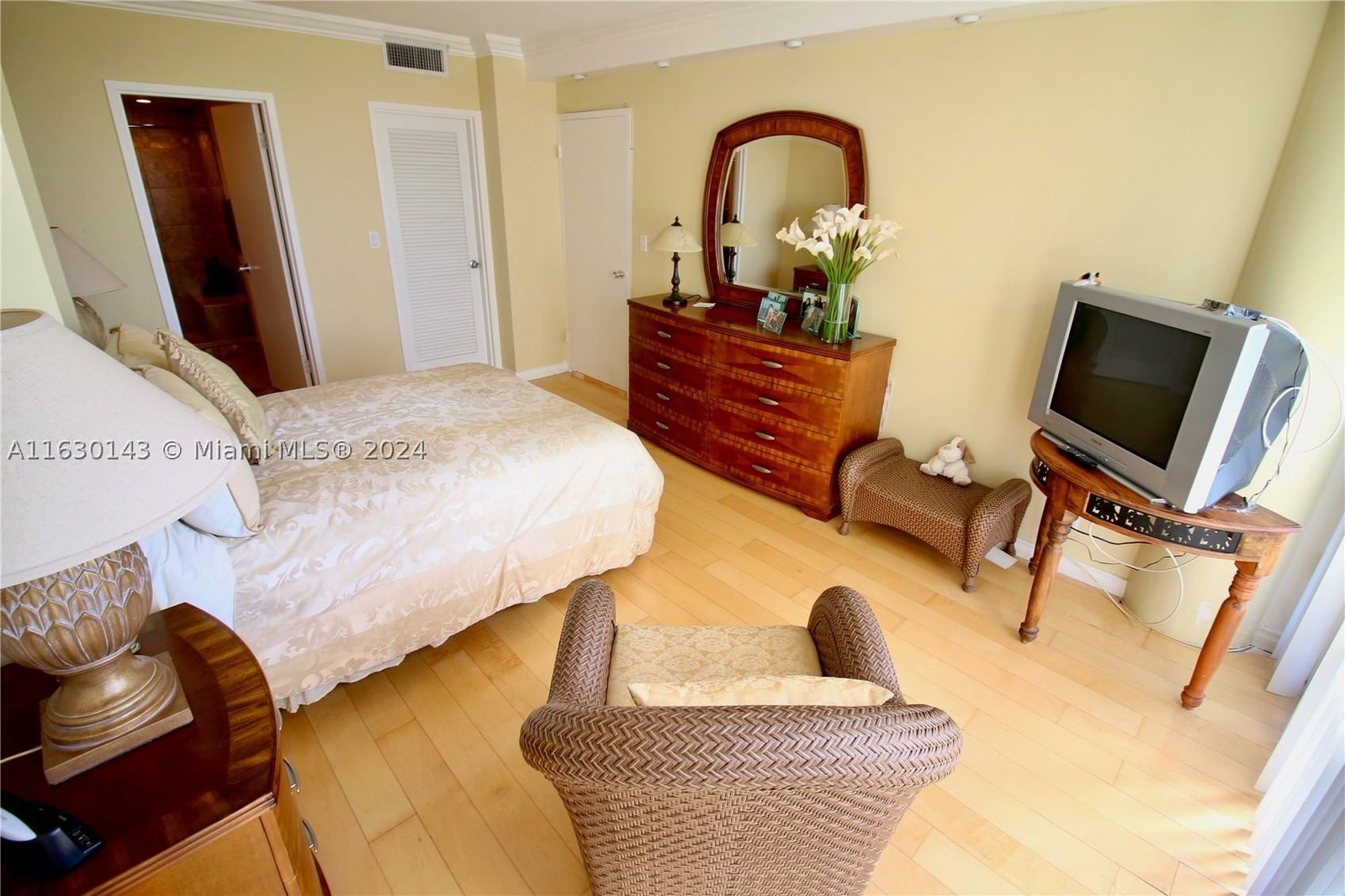 Real estate property located at 900 Bay Dr #319, Miami-dade, King Cole Condo, Miami Beach, FL