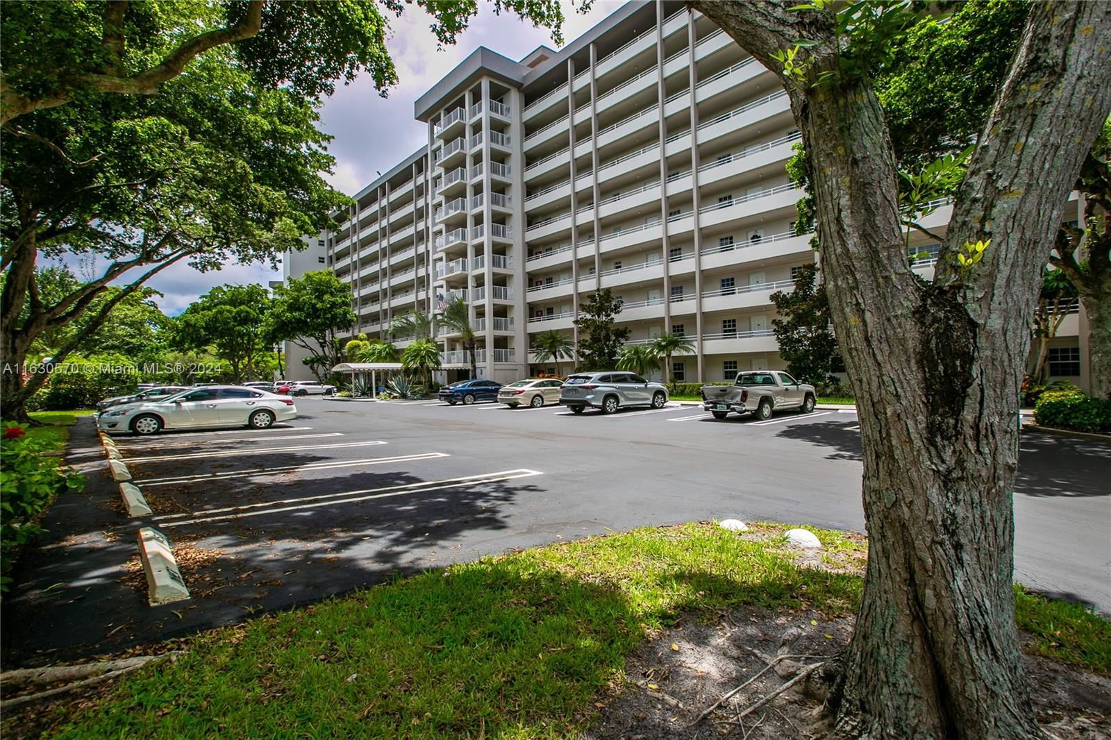 Real estate property located at 575 Oaks Ln #206, Broward County, NO 61 PALM-AIRE COUNTRY C, Pompano Beach, FL
