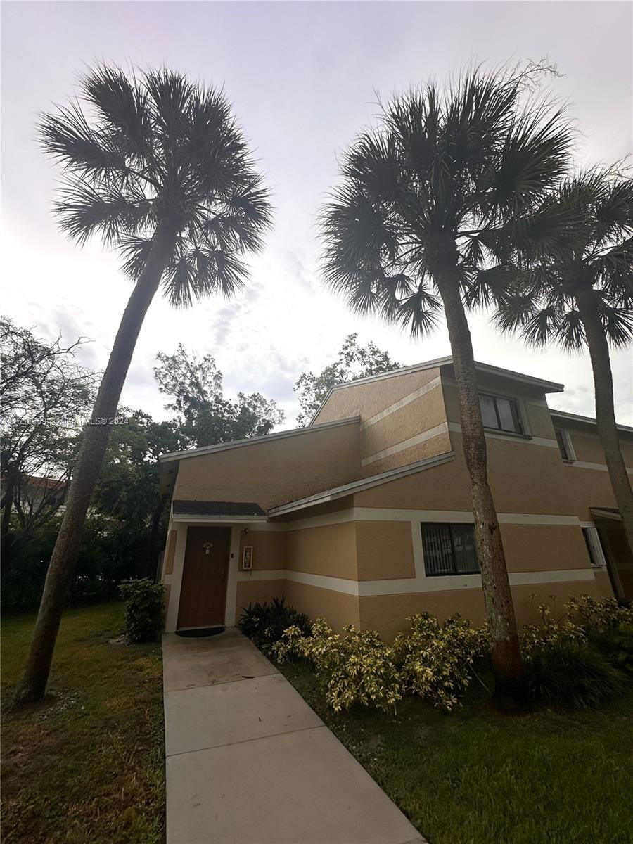 Real estate property located at 209 Palm Cir E ., Broward County, PALMS OF PEMBROKE CONDO, Pembroke Pines, FL