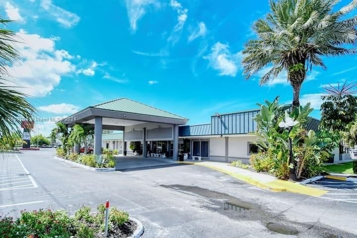 Real estate property located at 7150 TAMIAMI TRAIL C-218, Manatee, SARASOTA CAY CLUB CONDO, Bradenton, FL