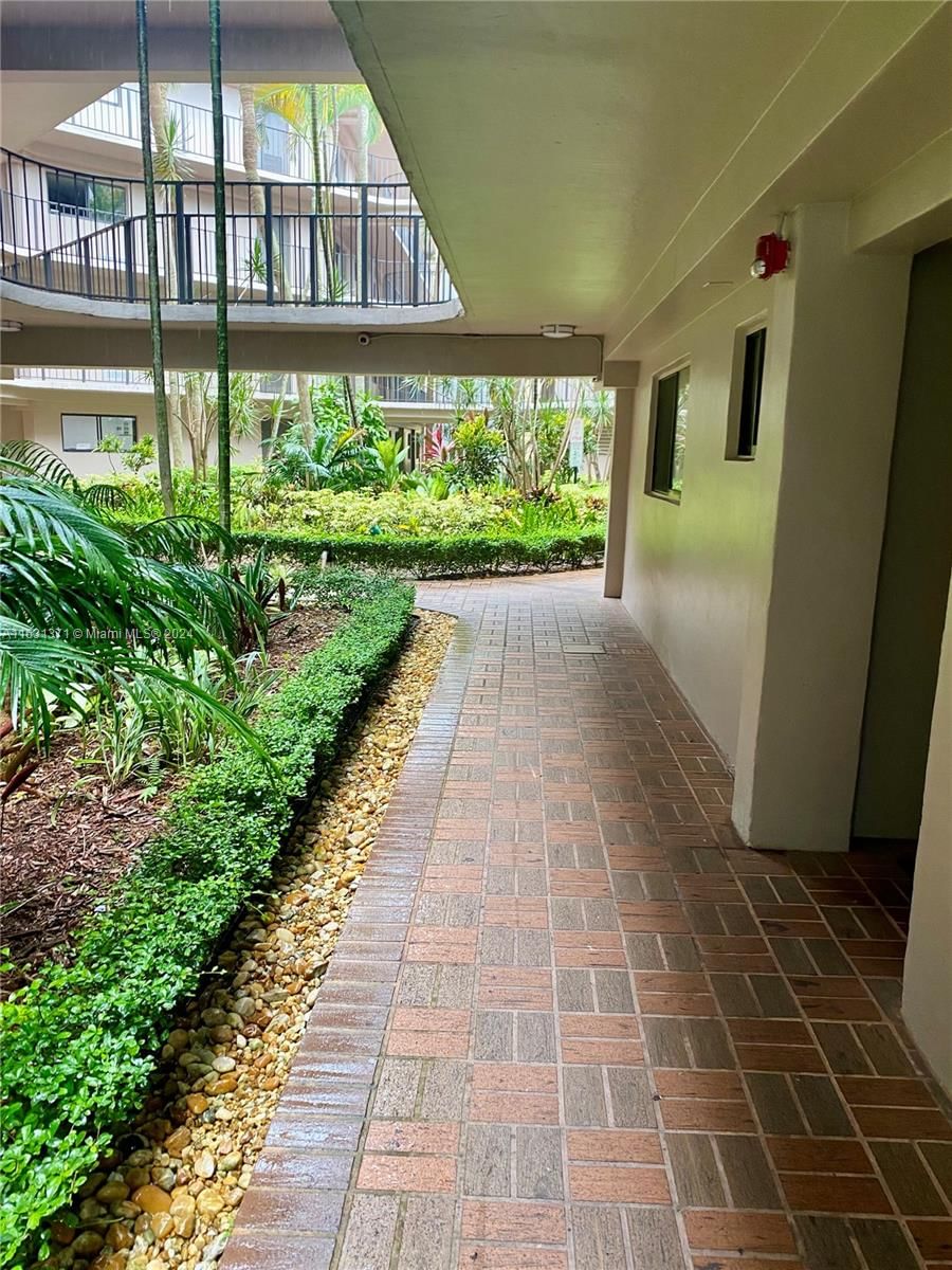 Real estate property located at 8540 133rd Ave Rd #122, Miami-Dade, HORIZONS WEST CONDO #6, Miami, FL