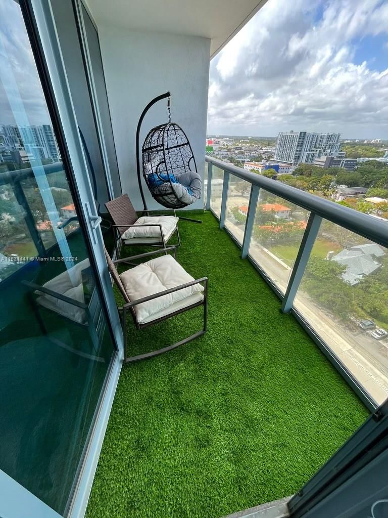 Real estate property located at 601 36th St #1305, Miami-Dade, BLUE CONDO, Miami, FL