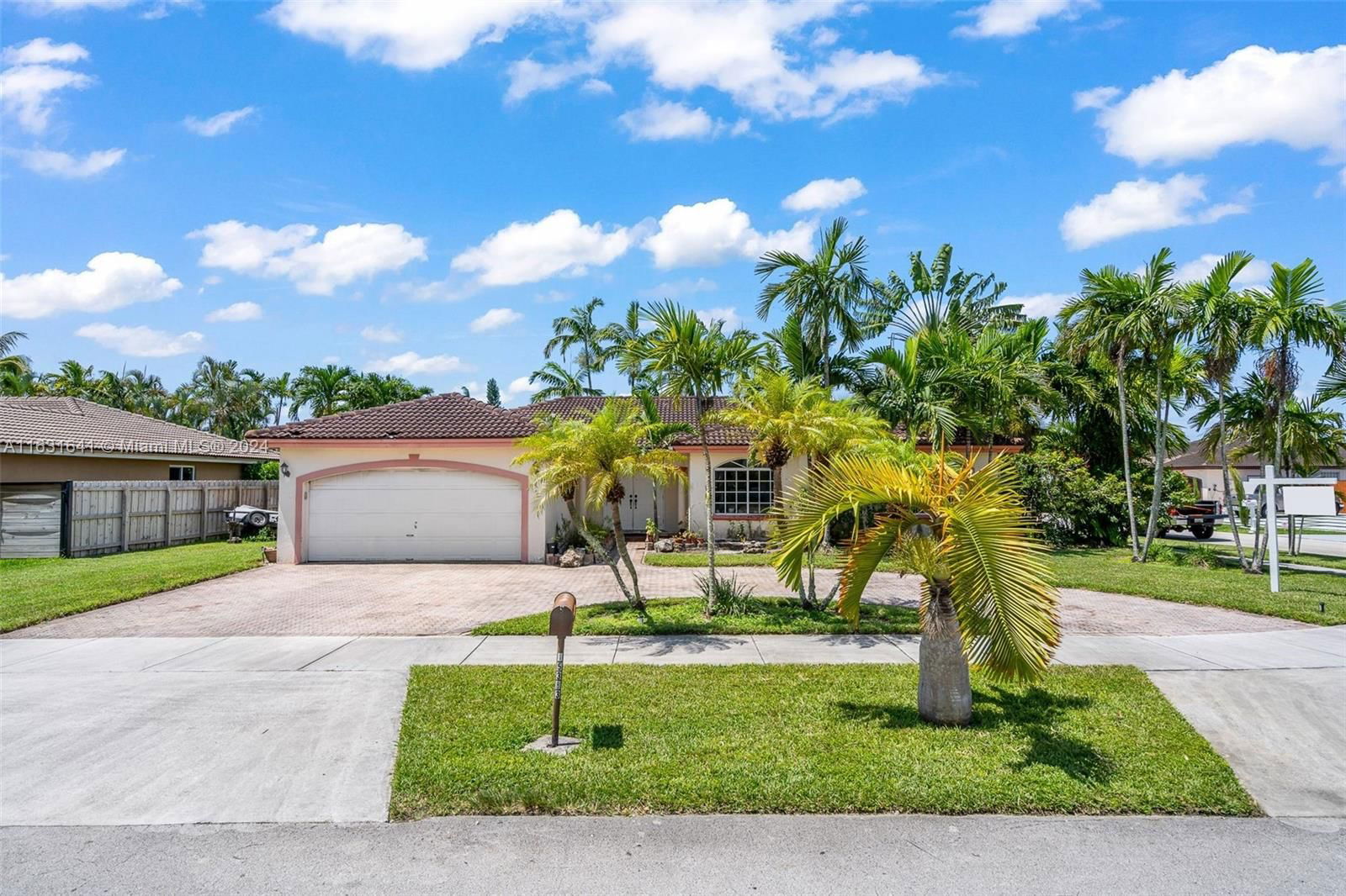 Real estate property located at 15383 169th Ln, Miami-Dade, KESSLER GROVE SEC 3, Miami, FL