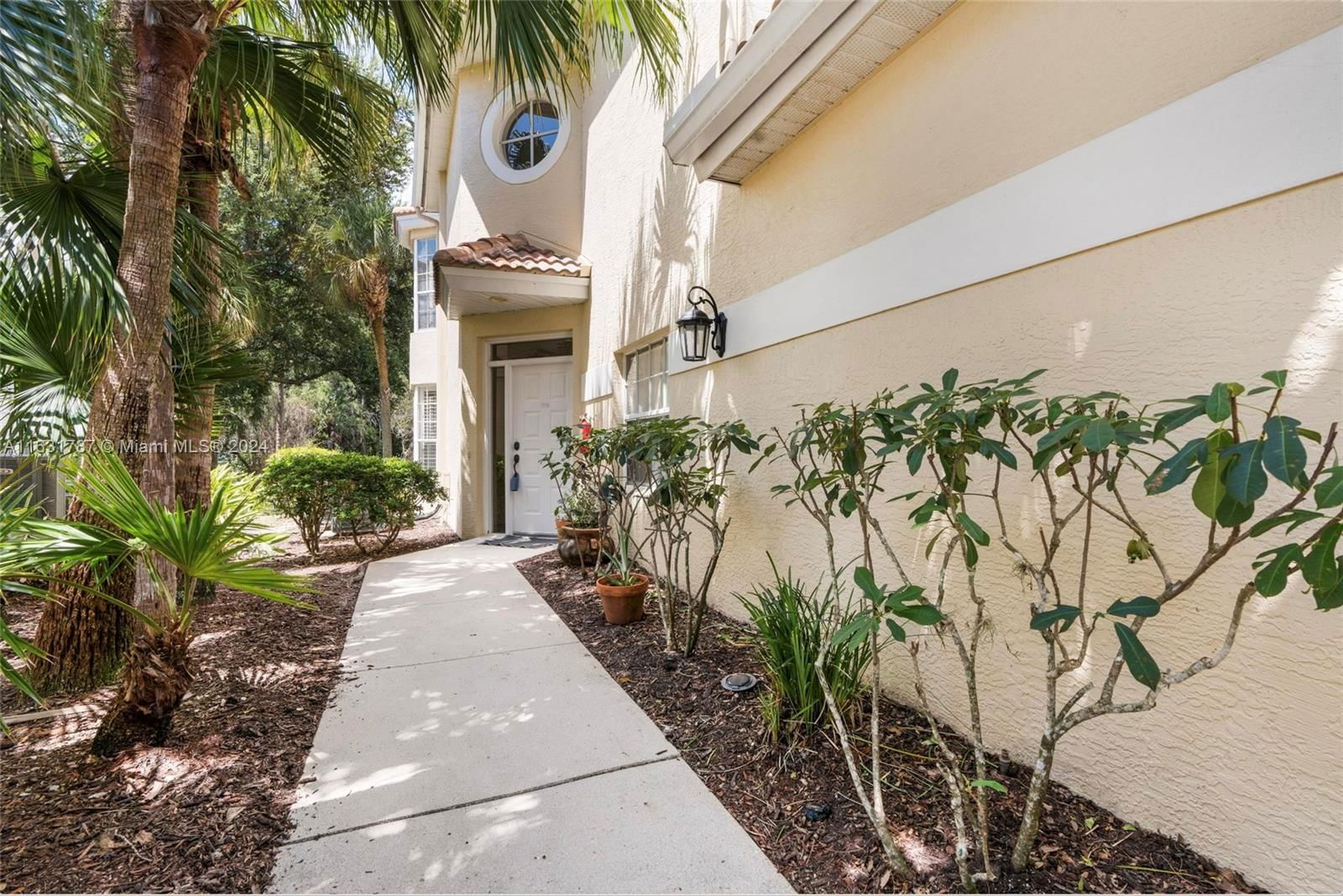 Real estate property located at 73 Silver Oaks #201, Collier, Silver Oaks, Naples, FL