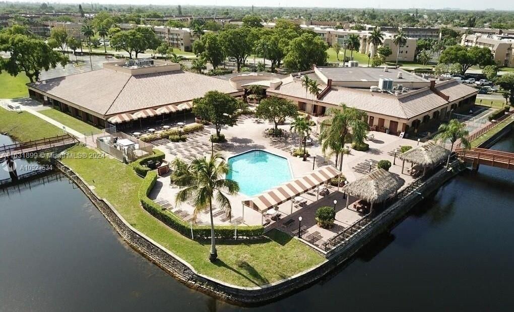 Real estate property located at 9460 Sunrise Lakes Blvd #202, Broward, SUNRISE LAKES 132 CONDO, Sunrise, FL